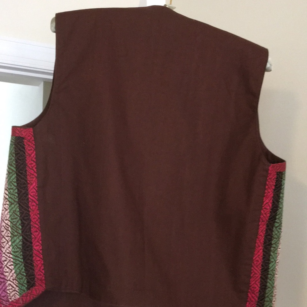 Embroidered vest - Picture 2 of 7